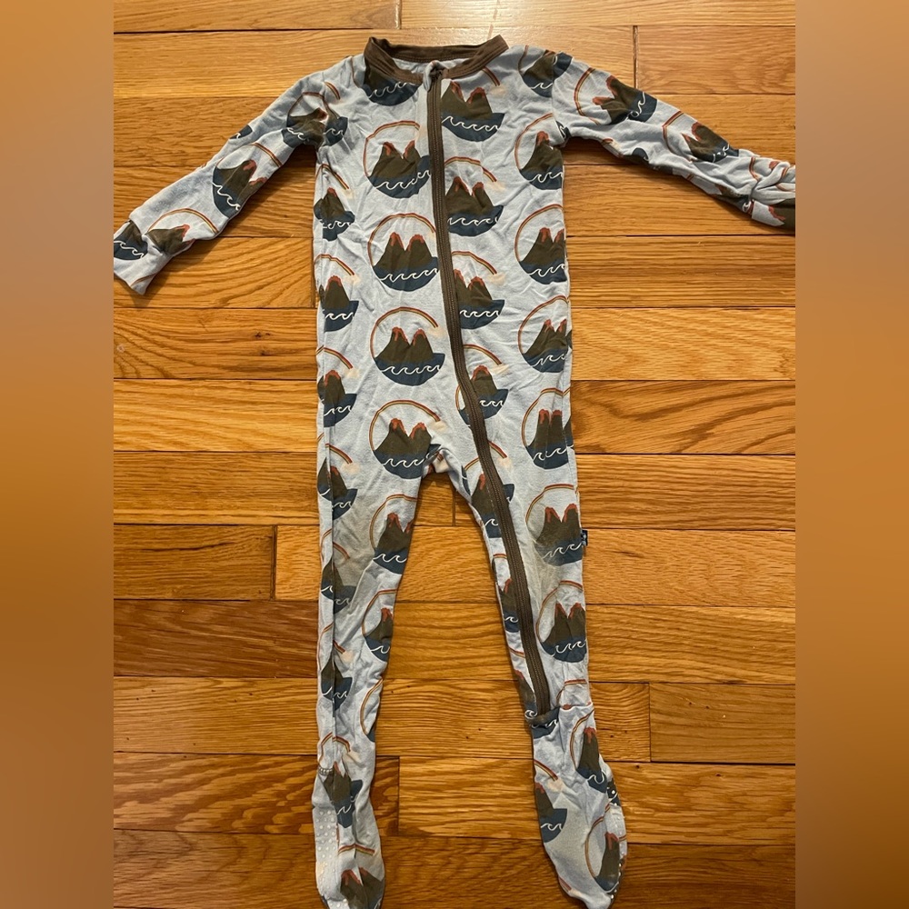 Kickee pants footie